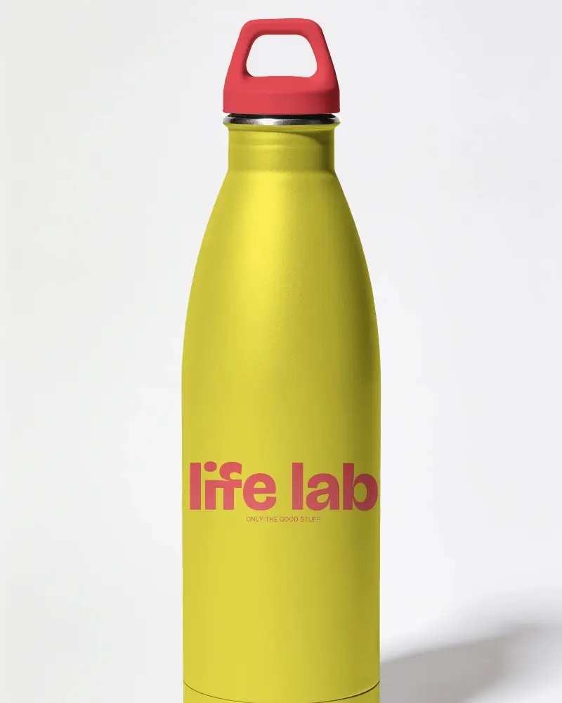 Sleek Modern Reusable Water Bottle Mockup With Portable Handle For Branding Designs