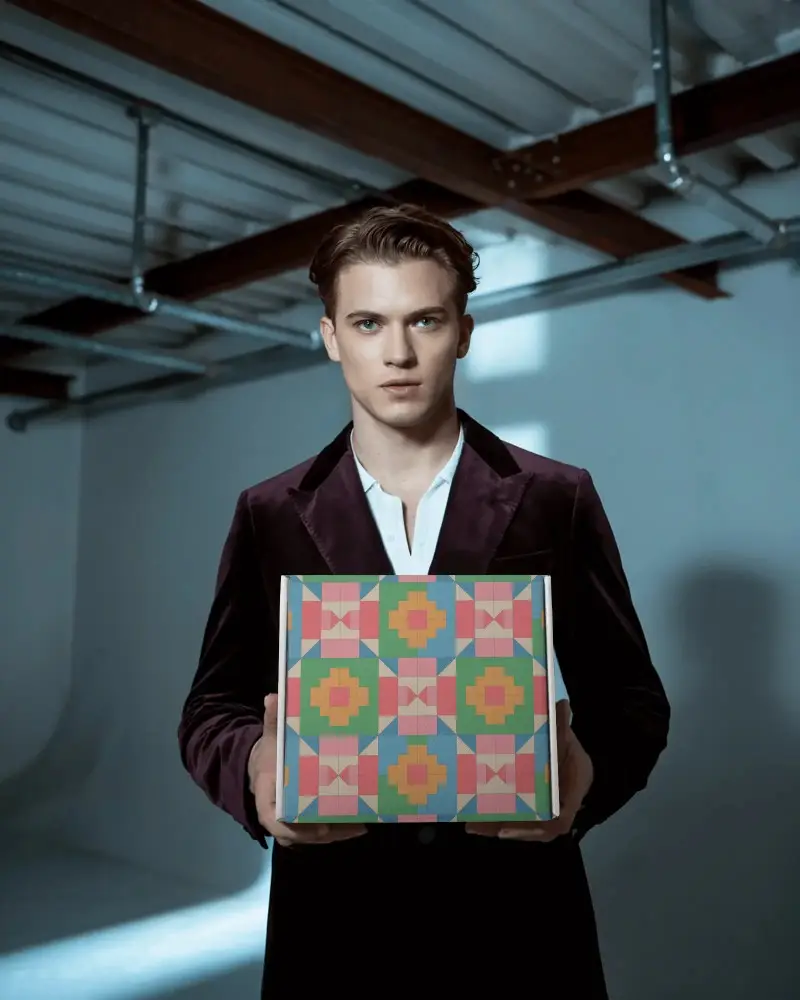 Modern Minimalist Design Elegant Premium Box Packaging Mockup For Branding Presentations