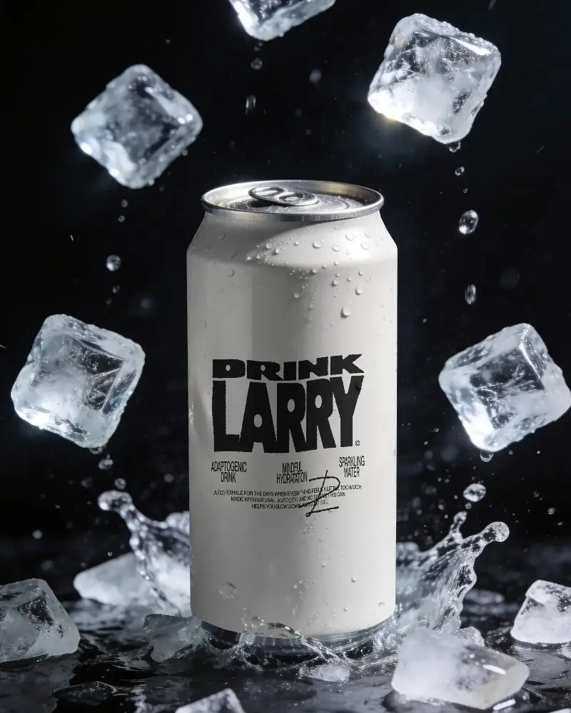 Cold Beverage Can Mockup Surrounded By Ice Cubes With Water Splash Effect
