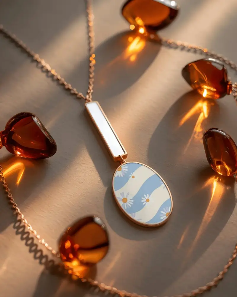 Elegant Minimalist Necklace Mockup With Reflective Pendant For Luxury Jewelry Brand Promotion