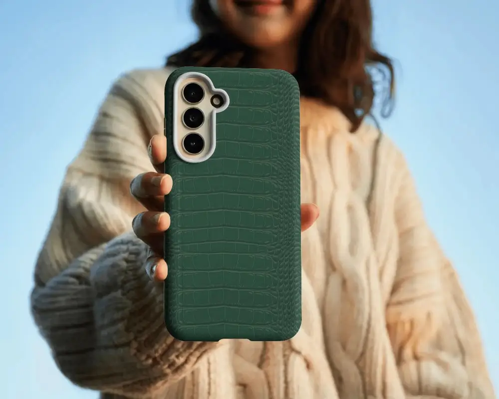 Realistic Smartphone Cover Mockup To Present Your Creative Phone Cover Design Online