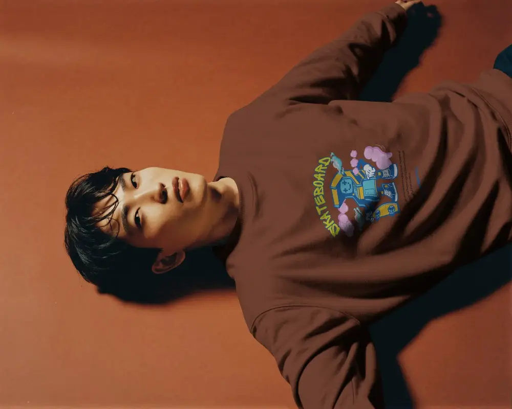 Modern Minimalist Sweatshirt Mockup For Stylish Casual Wear And Trendy Outfit Presentation