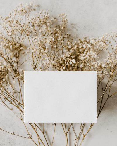 greeting-card-lying-on-white-small-flowers-07