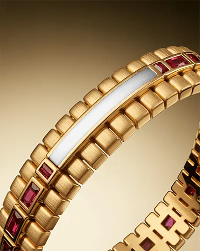 Luxury Gold Link Bracelet Mockup With Ruby Accents And Polished Plate In Warm Studio Light