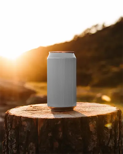 realistic-can-mockup-with-sunset-lighting-on-tree-trunk-ideal-for-product-display