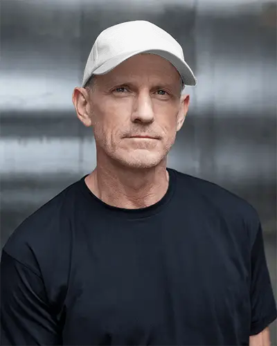blank-flat-peak-cap-mockup-for-men-showcasing-simple-and-clean-hat-design