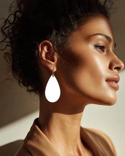 profile-view-female-model-wearing-teardrop-earring-mockup-with-curly-hair-soft-light-shadow