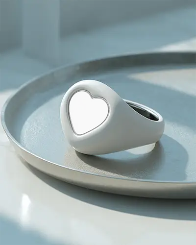 stylish-heart-emblem-signet-ring-mockup-simple-and-versatile-finger-jewelry-trend
