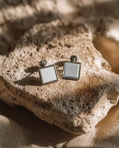 modern-square-shaped-earring-mockup-design-for-chic-and-sophisticated-fashion-look