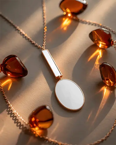 Elegant Minimalist Necklace Mockup With Reflective Pendant For Luxury Jewelry Brand Promotion