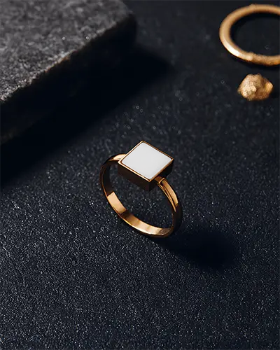 elegant-square-top-ring-mockup-unique-minimalist-design-perfect-modern-fashion-accessories-lovers