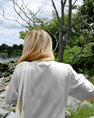 Tshirt Mockup Of Woman With Totebag
