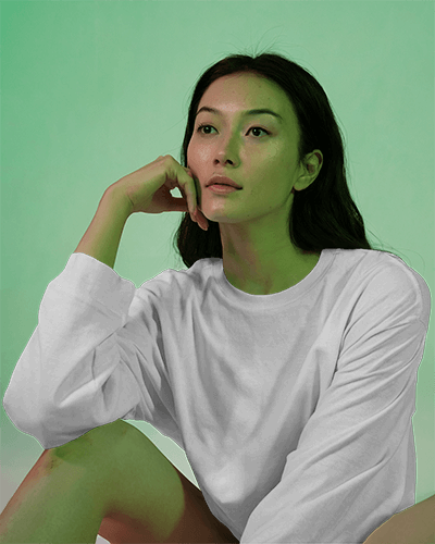 Artistic Studio Long Sleeve T Shirt Mockup Female Model In Thoughtful Pose Under Green Mood Lighting Modern And Expressive Aesthetic 0865