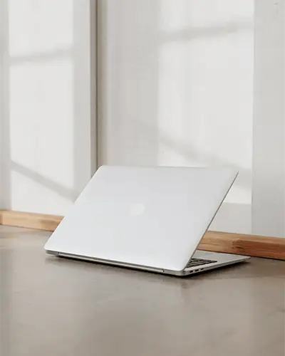 sleek-modern-laptop-sticker-mockup-for-digital-marketing-and-website-promotional-use