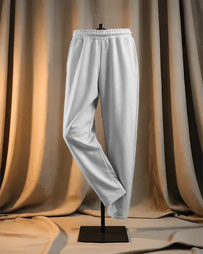 versatile-sportswear-sweatpants-mockup-functional-pockets-and-stylish-modern-cut