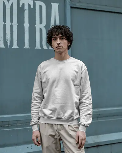 modern-minimalist-mens-sweatshirt-mockup-perfect-for-layering-soft-fabric-everyday-comfort-wear