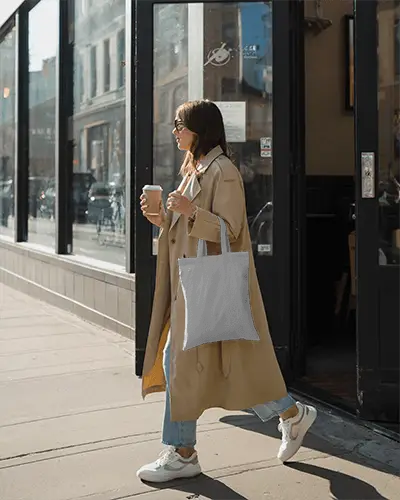 Stylish Urban Casual Tote Bag Mockup For Modern Lifestyle And Everyday Usage 0333